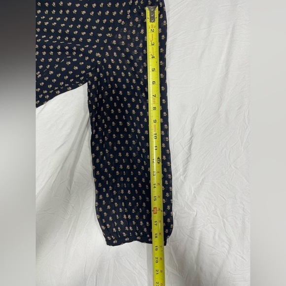 LOFT floral print navy blouse. Women’s small - Picture 7 of 12
